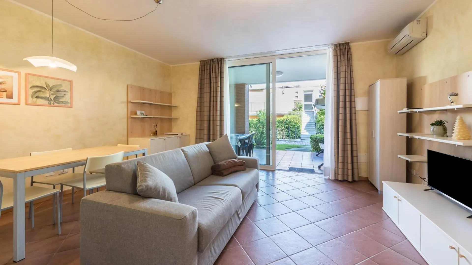 Apartment Appartamento Gardazzurro Padenghe sul Garda Italy